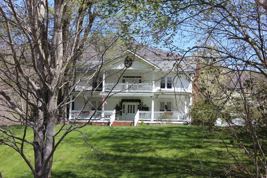 Buffalo Tavern Bed And Breakfast West Jefferson Exterior photo