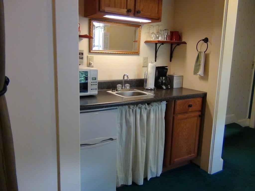 Buffalo Tavern Bed And Breakfast West Jefferson Room photo