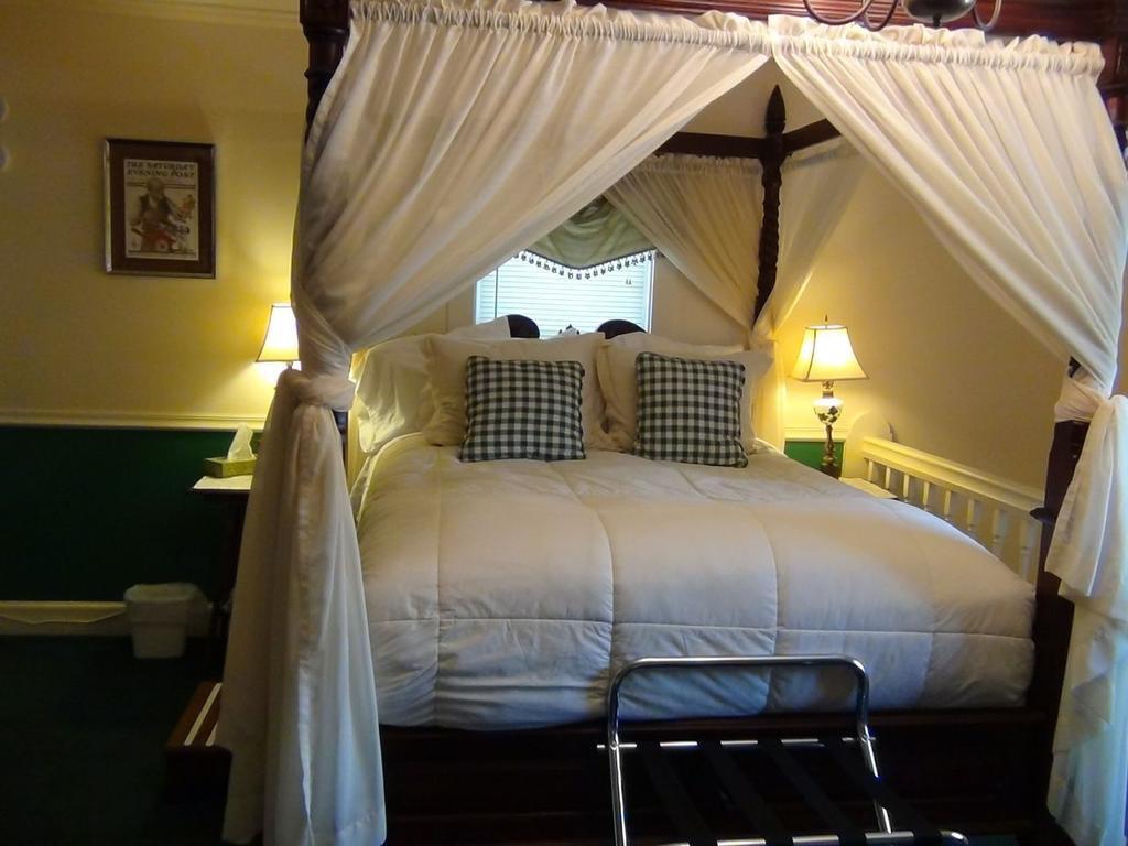 Buffalo Tavern Bed And Breakfast West Jefferson Room photo