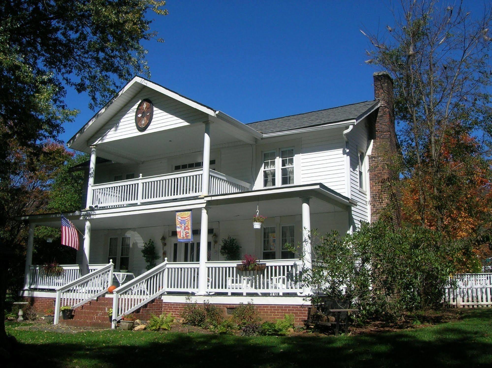 Buffalo Tavern Bed And Breakfast West Jefferson Exterior photo