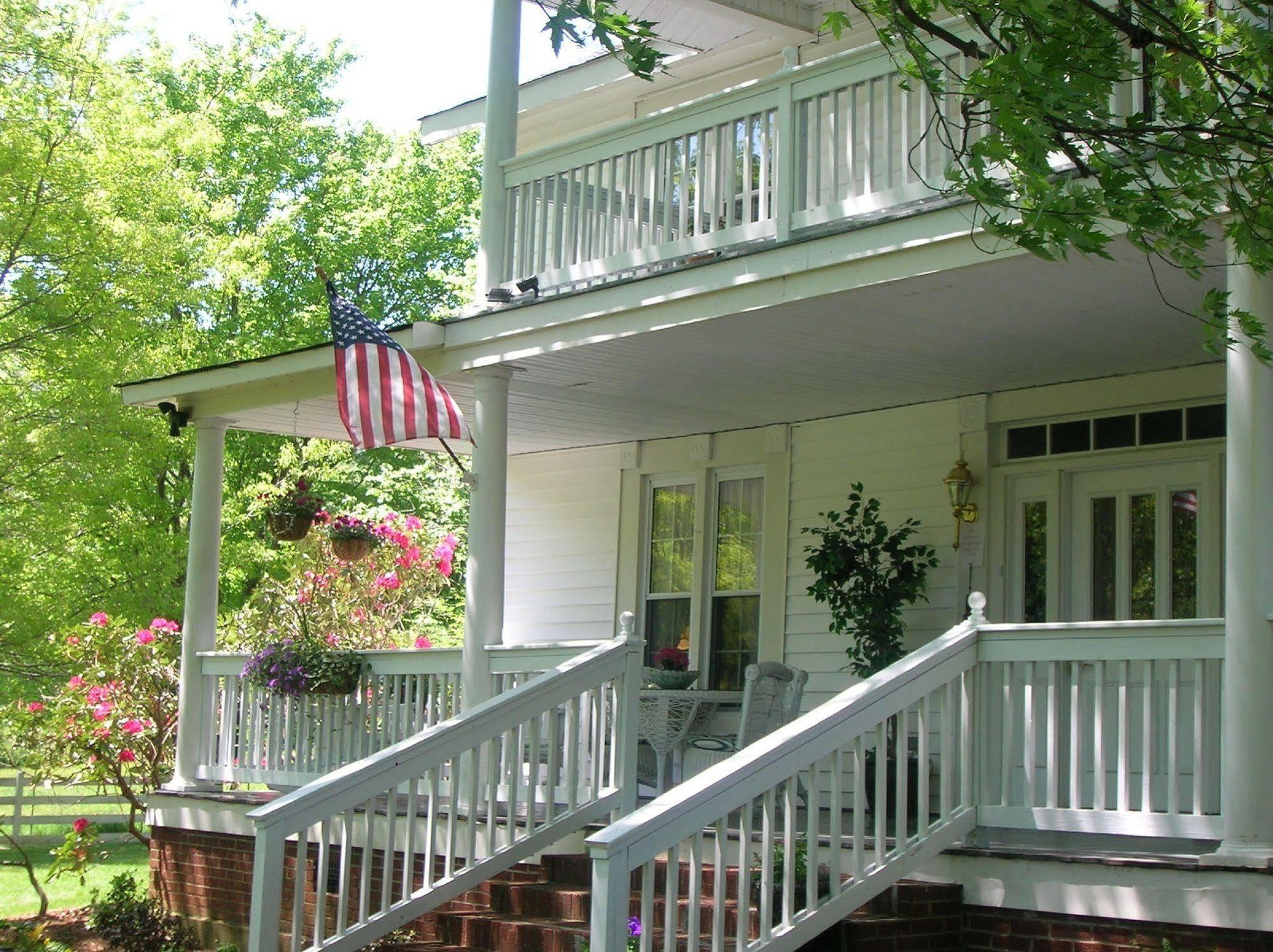 Buffalo Tavern Bed And Breakfast West Jefferson Exterior photo
